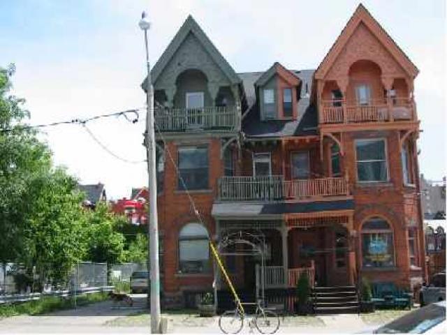 11 Spadina Rd