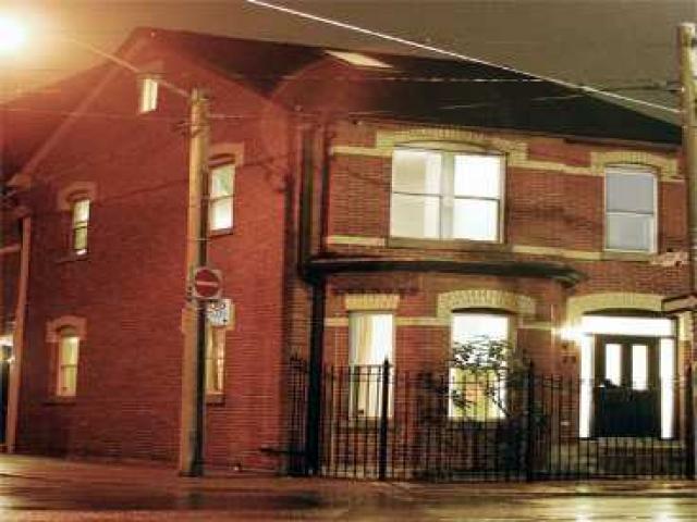 429 Dundas St E