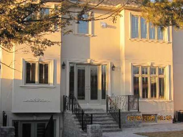 911 Glencairn Ave