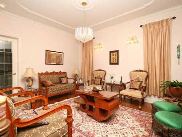 60 Threadneedle Cres