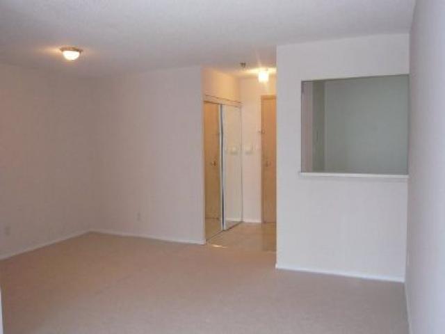 1208 - 30 Greenfield Ave