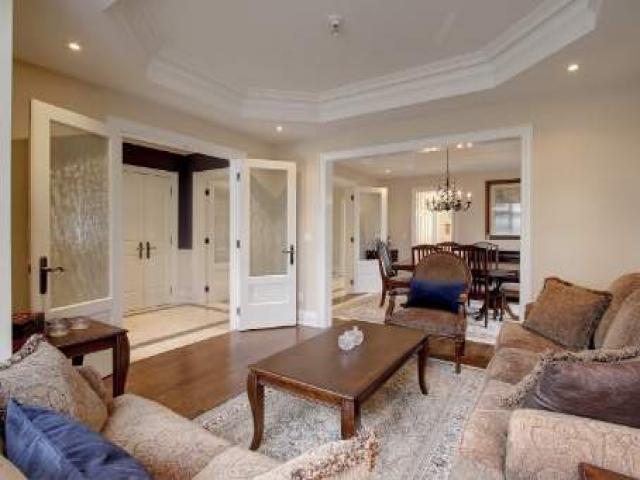 6 Easton Rd