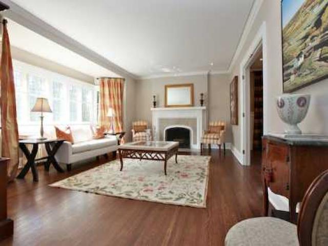5 Lawrence Cres