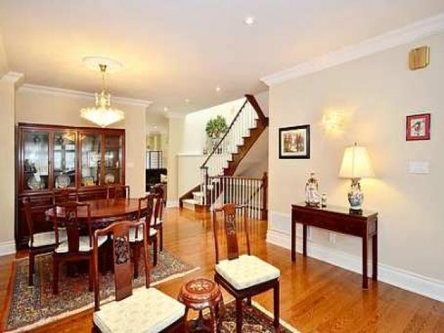 382 Old Orchard Grve