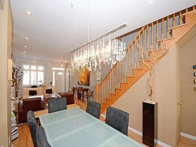 220 River St