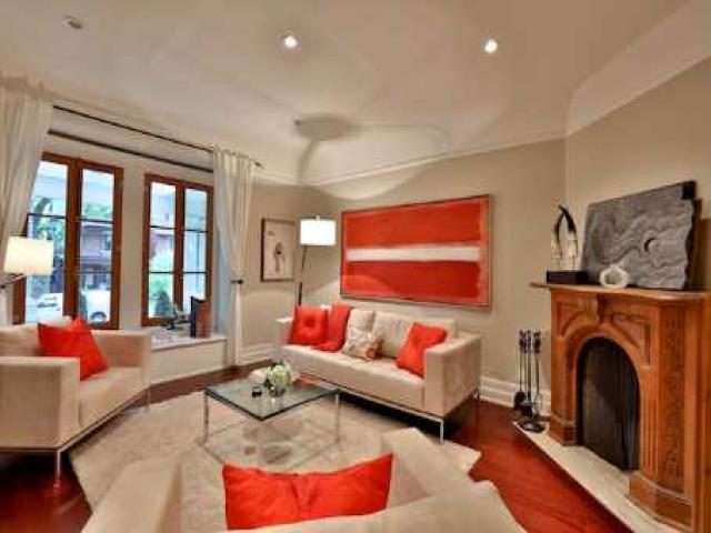 56 Roxborough St W