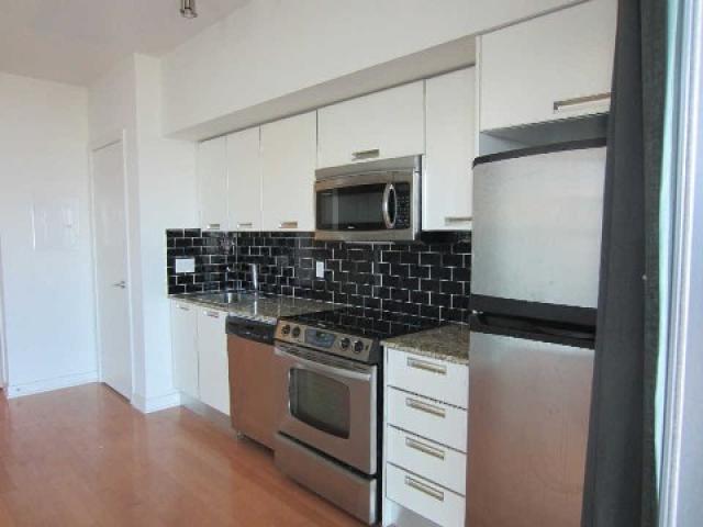 3709 - 33 Charles St E