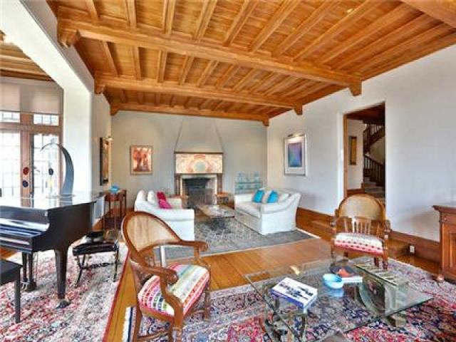 372 Old Yonge St