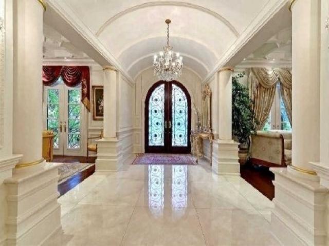 21 The Bridle Path