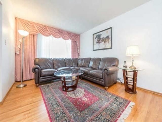 16 Kingslake Rd
