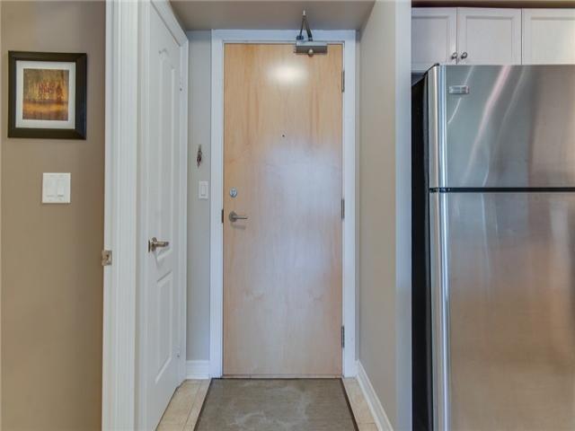 1106 - 212 Eglinton Ave E