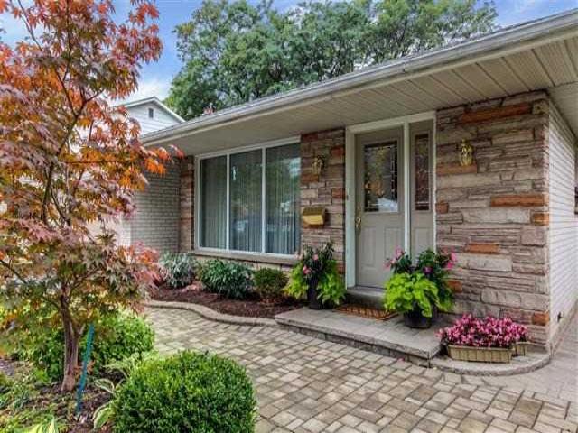 10 Skyview Cres