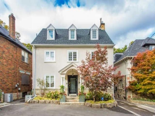 8 Heathdale Rd