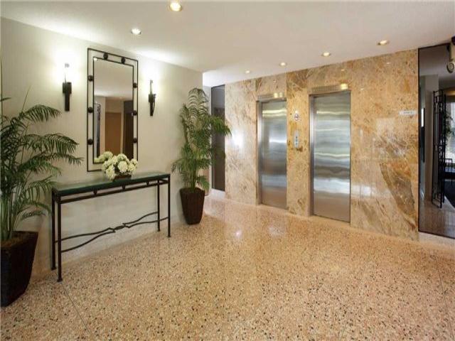 368 Eglinton Ave E, Unit 1205