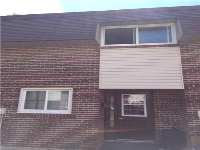 111 - 61 Godstone Rd
