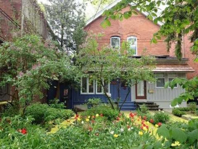 498 Manning Ave
