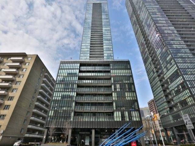 101 Charles St E, Unit 3907