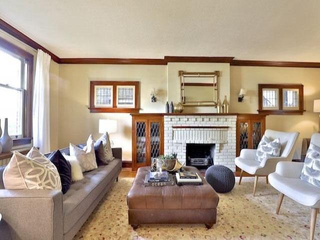 103 Hillsdale Ave W