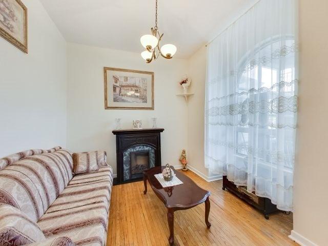 180 Manning Ave
