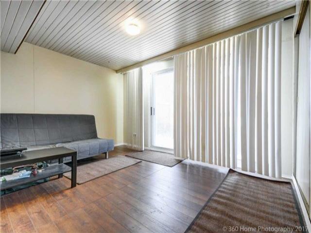 60 Village Greenway Way