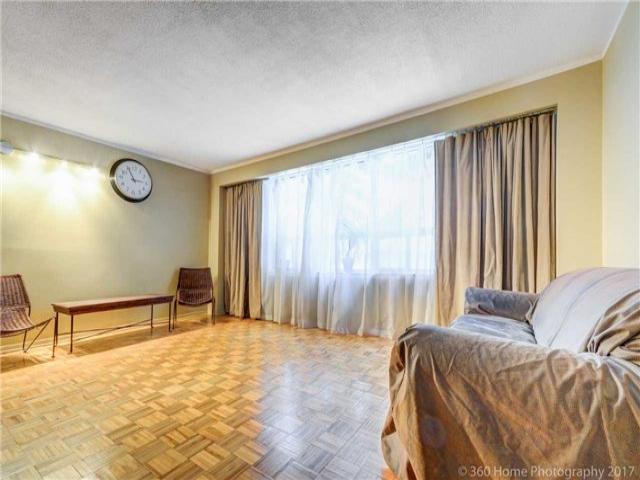 60 Village Greenway Way