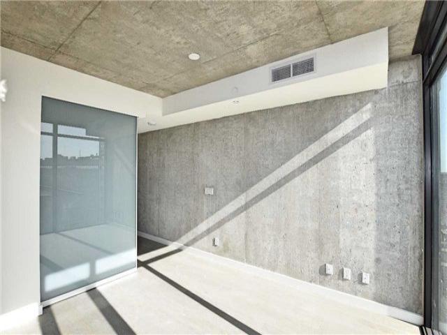 1103 - 111 Bathurst St W
