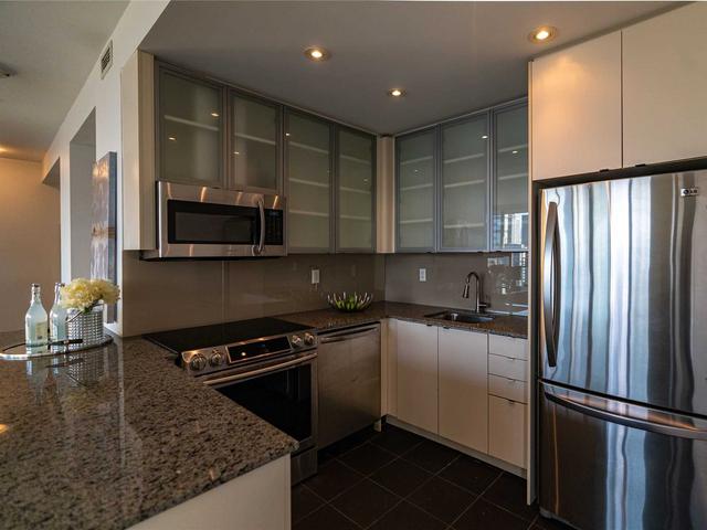 33 Lombard St, Unit 3103