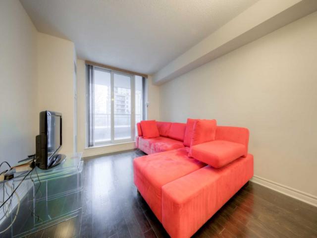 27 Rean Dr, Unit 320