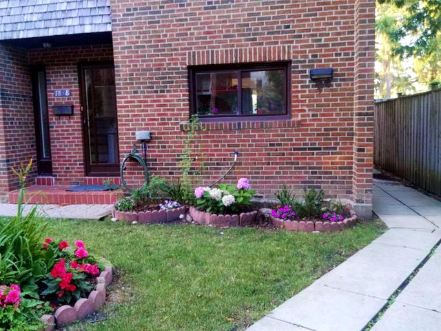 8 - 78 Castlebury Cres