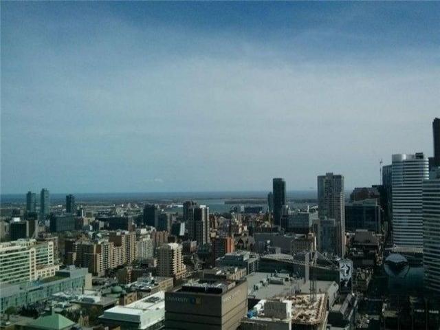386 Yonge St, Unit 3206