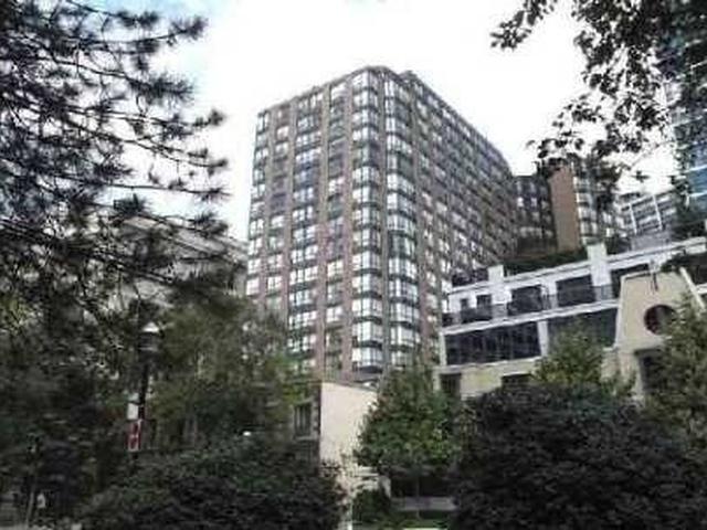 7 Carlton St, Unit 405