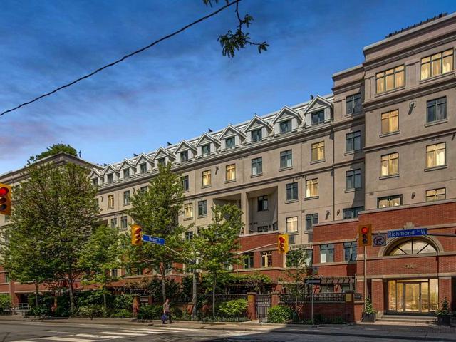 331 - 500 Richmond St W