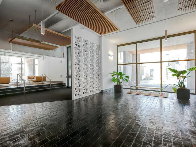 205 - 86 Gerrard St E