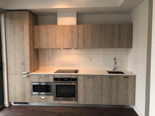 50 Charles St E, Unit 1513