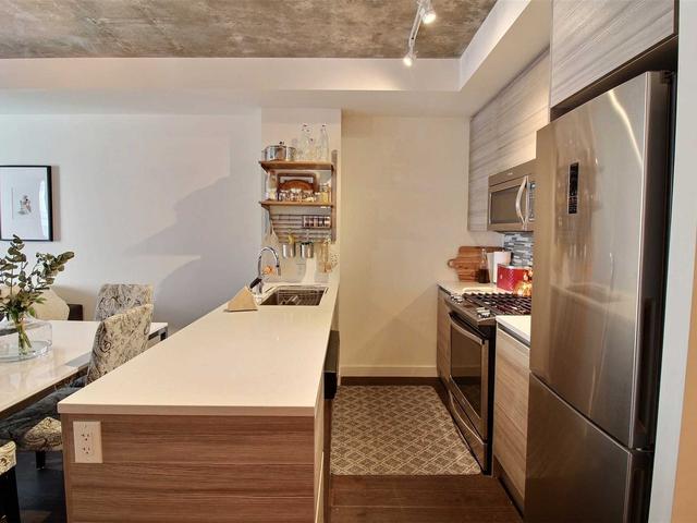 912 - 111 Bathurst  St