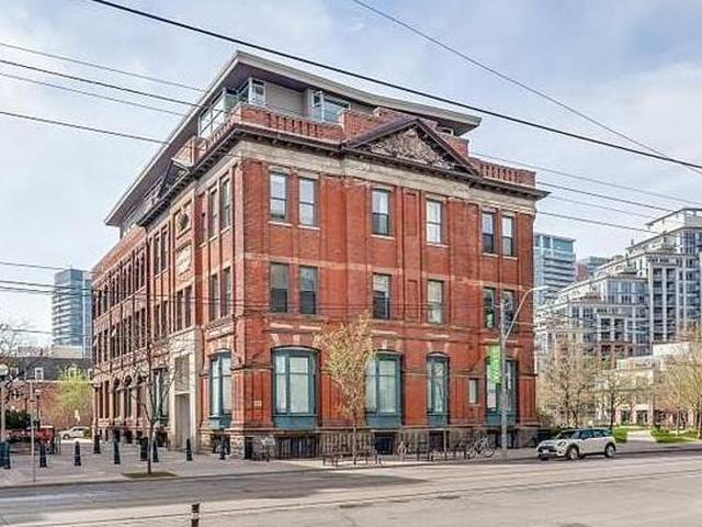 915 King St W, Unit 209