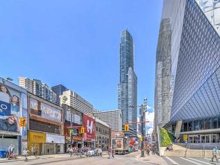 388 Yonge St, PH7705