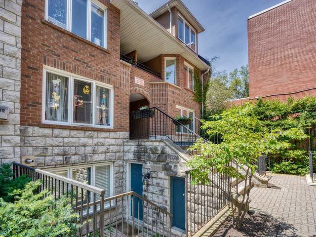 TH22 - 232 St George St