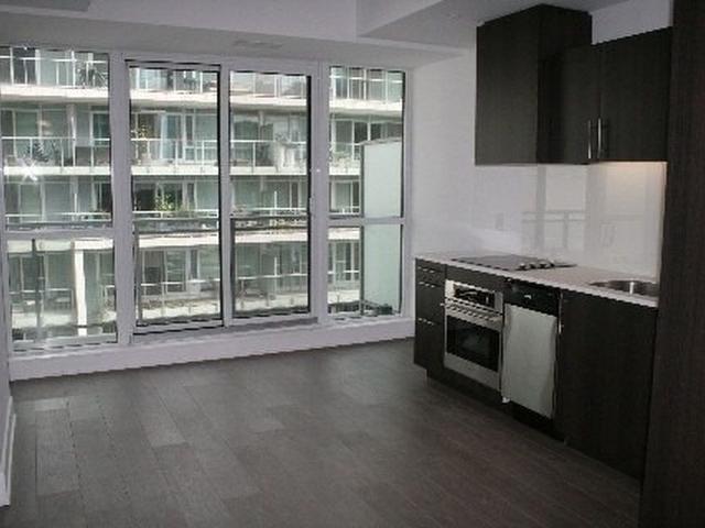 508 Wellington St W, Unit 606