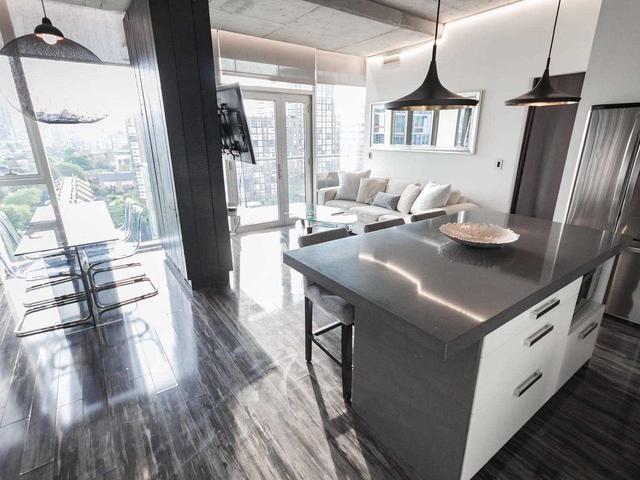 552 Wellington St W, Unit 1104