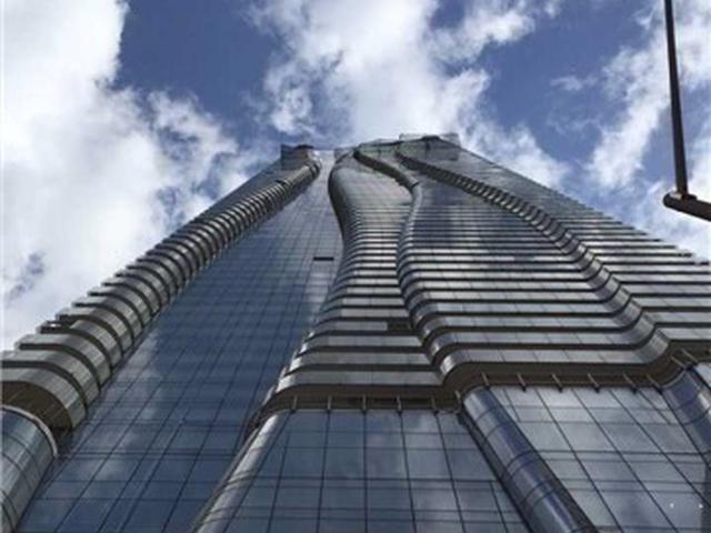 1 Bloor St E, Unit 1706