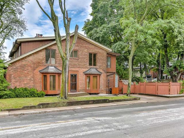 67 Hillsdale Ave W