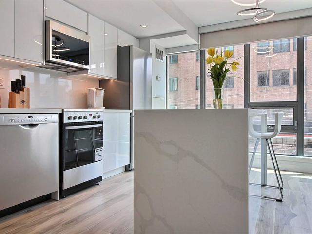 33 Lombard St, Unit 216