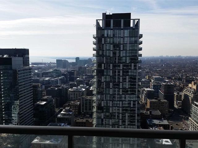 290 Adelaide St W, Unit 3712