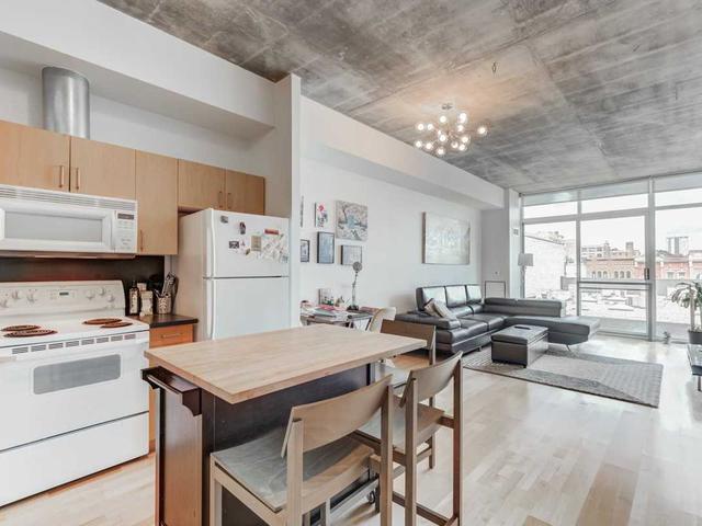 388 Richmond St W, Unit 421