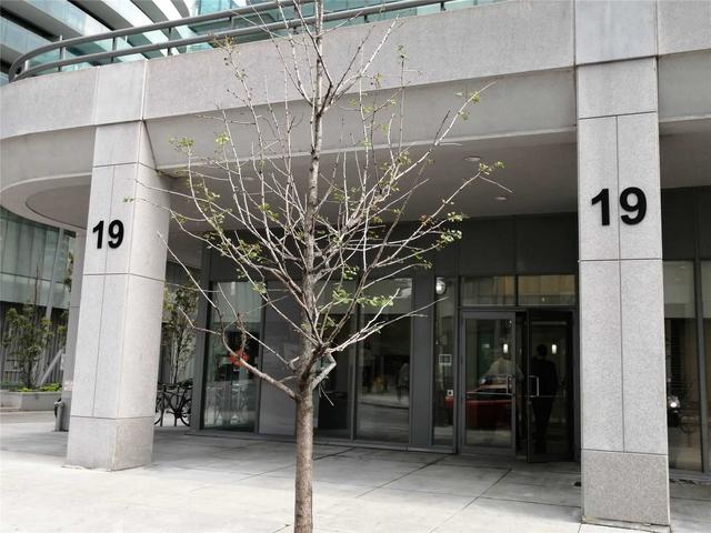 19 Grand Trunk Cres, Unit 907