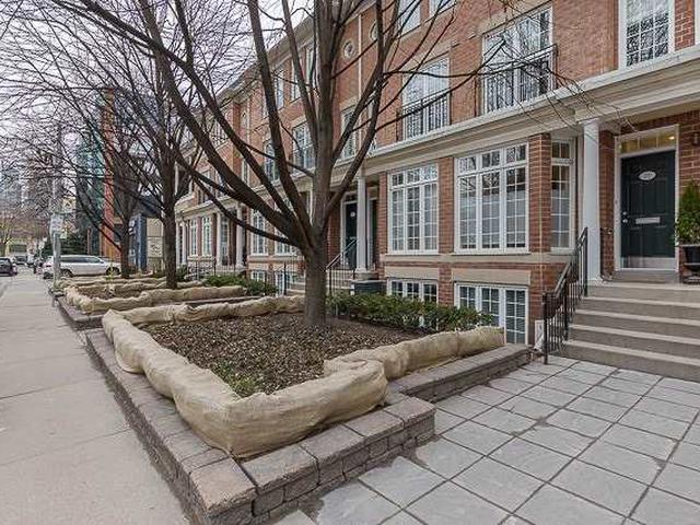25 Niagara St