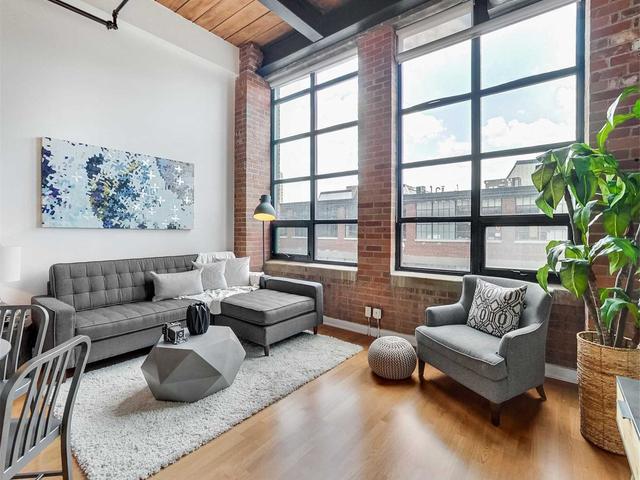 43 Hanna Ave, Unit 318