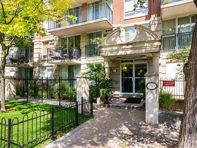 260 Merton St, Unit 902