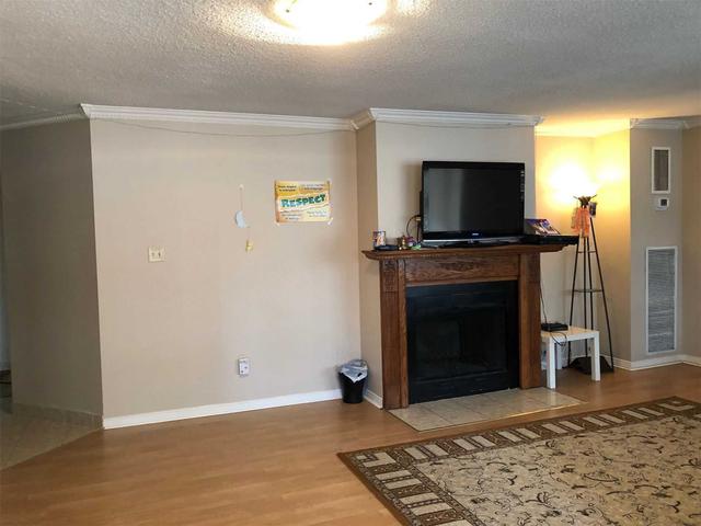 280 Simcoe St, Unit 1402